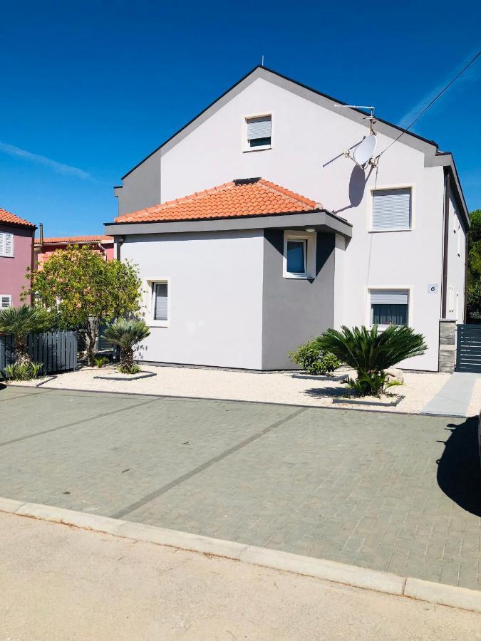 Apartment Miaantonia Vrsi Exterior photo