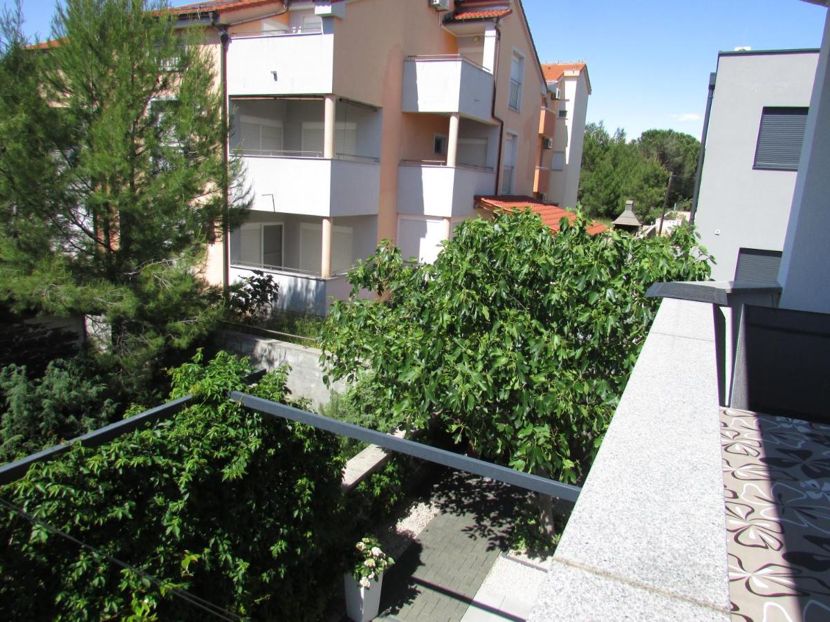 Apartment Miaantonia Vrsi Exterior photo
